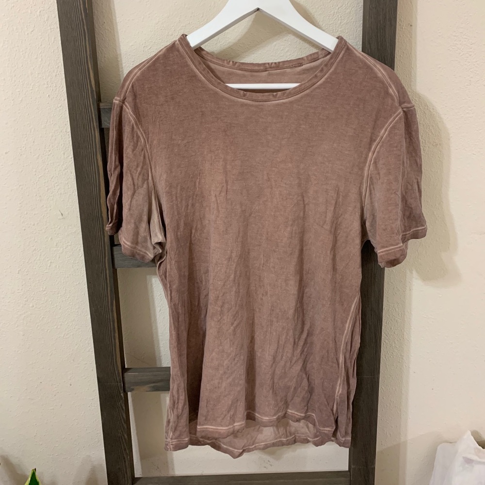 Lululemon burnt orange mens tee